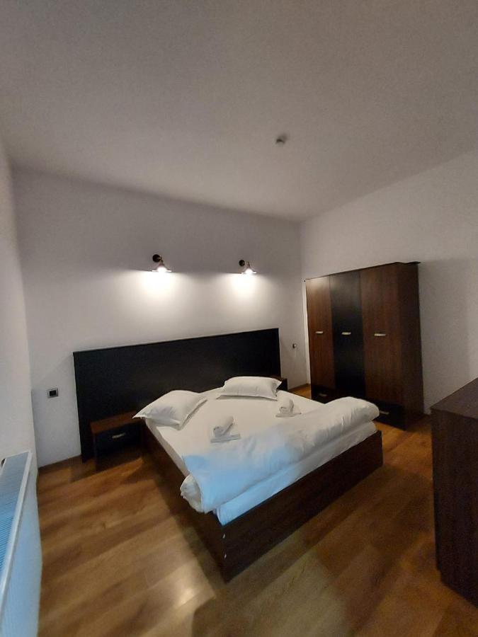 Complex Zeus Hotel Leresti Eksteriør billede