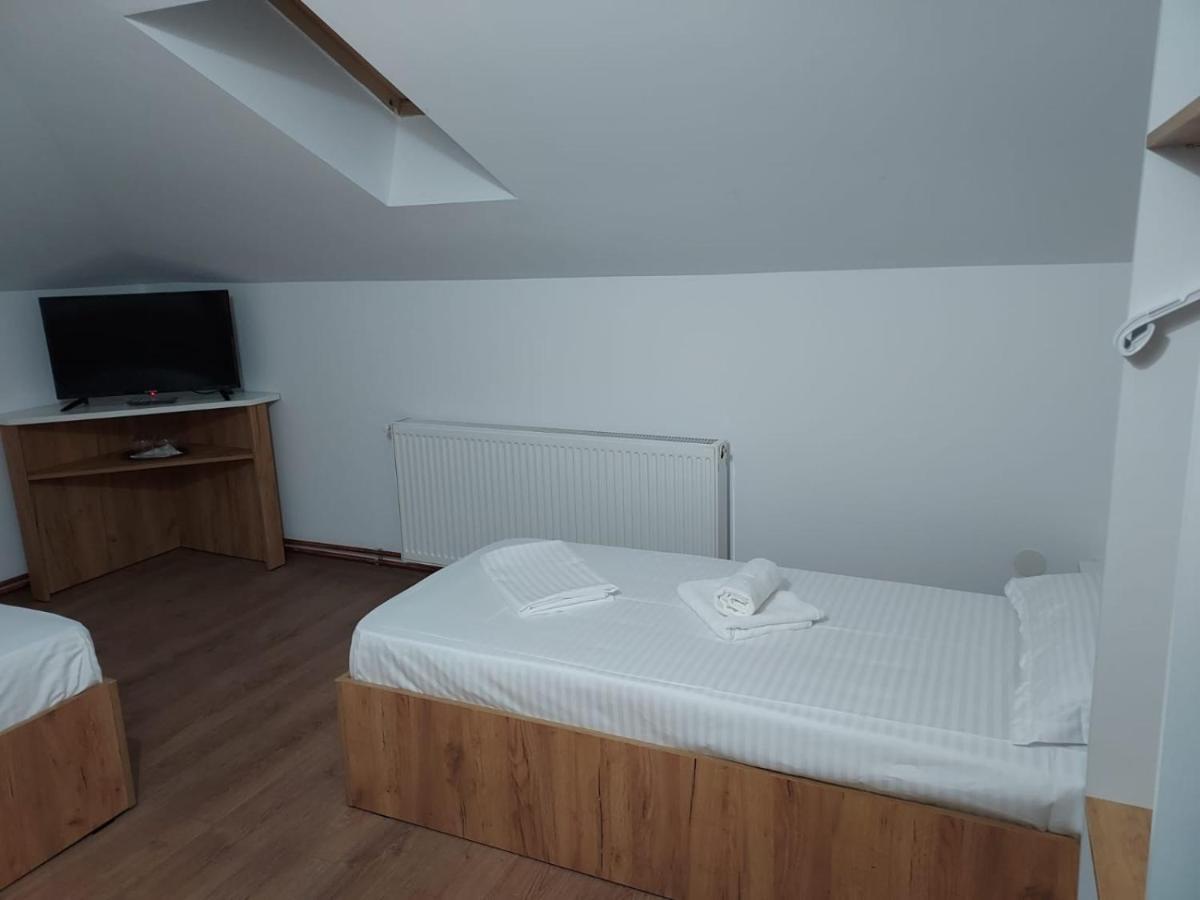 Complex Zeus Hotel Leresti Eksteriør billede