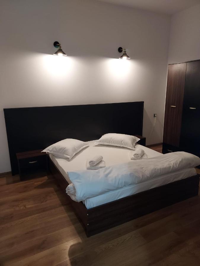Complex Zeus Hotel Leresti Eksteriør billede