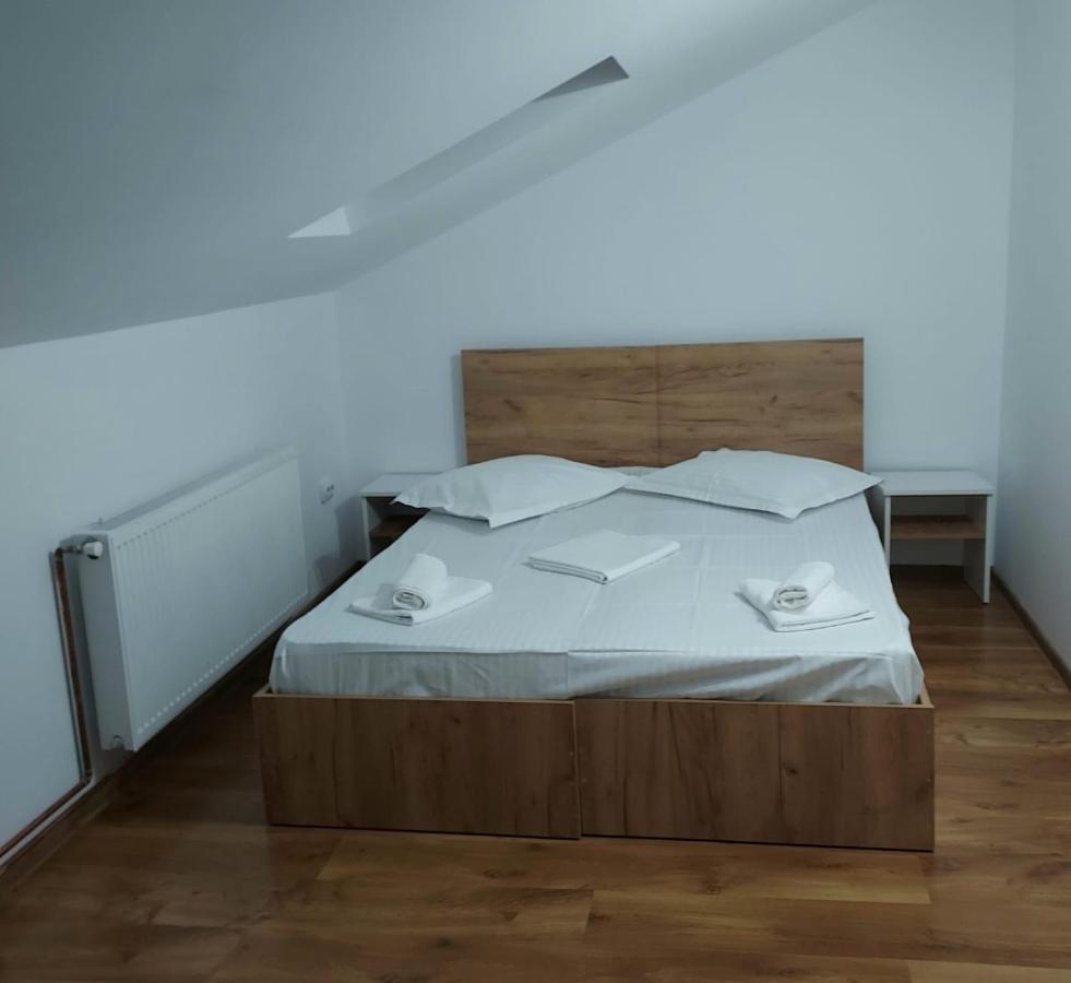 Complex Zeus Hotel Leresti Eksteriør billede