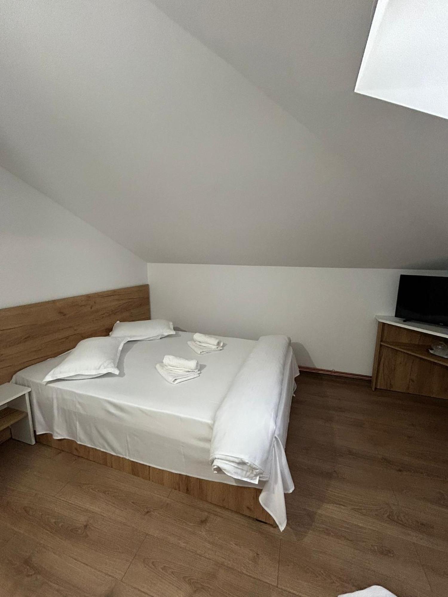 Complex Zeus Hotel Leresti Værelse billede