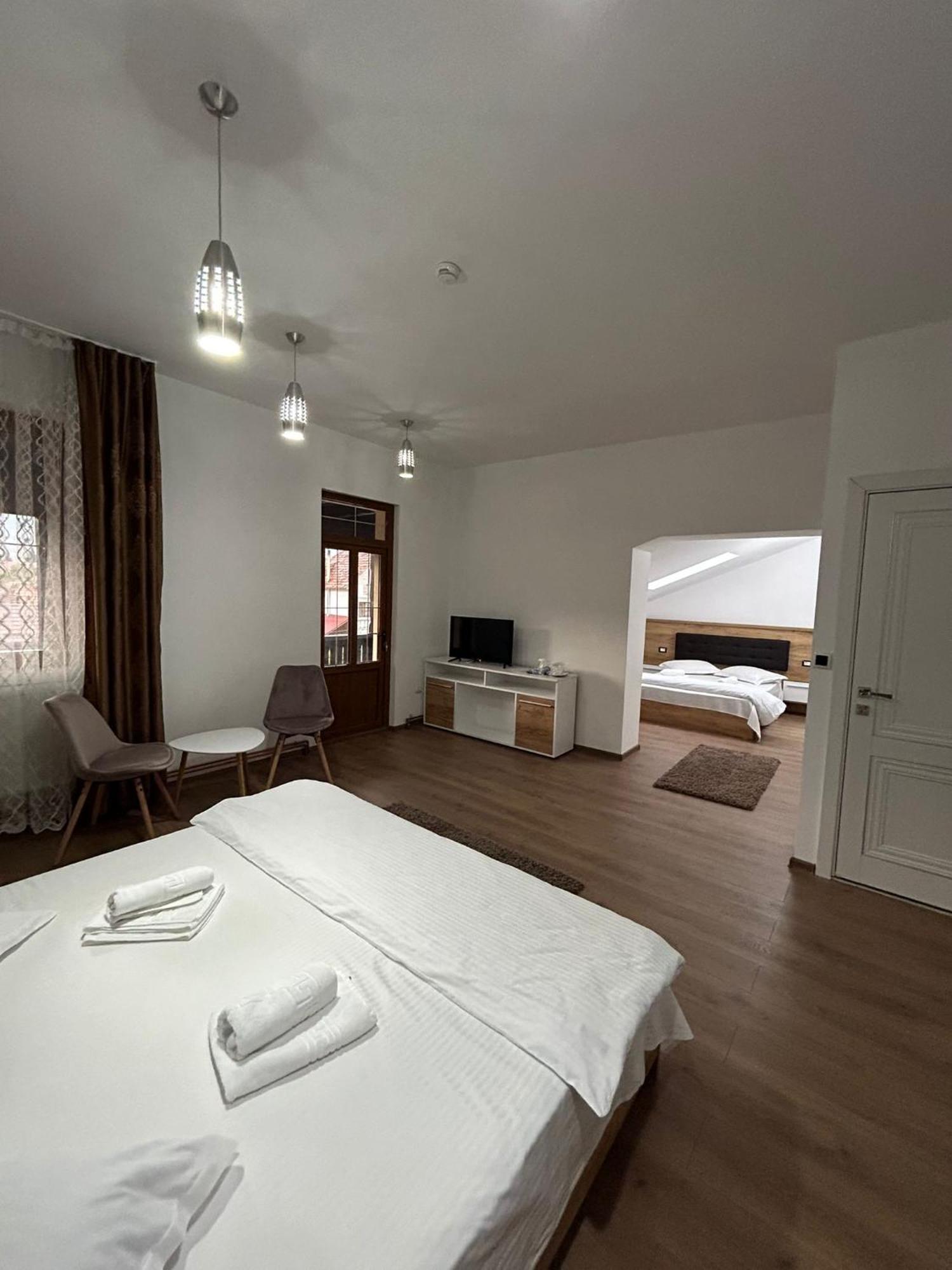 Complex Zeus Hotel Leresti Eksteriør billede