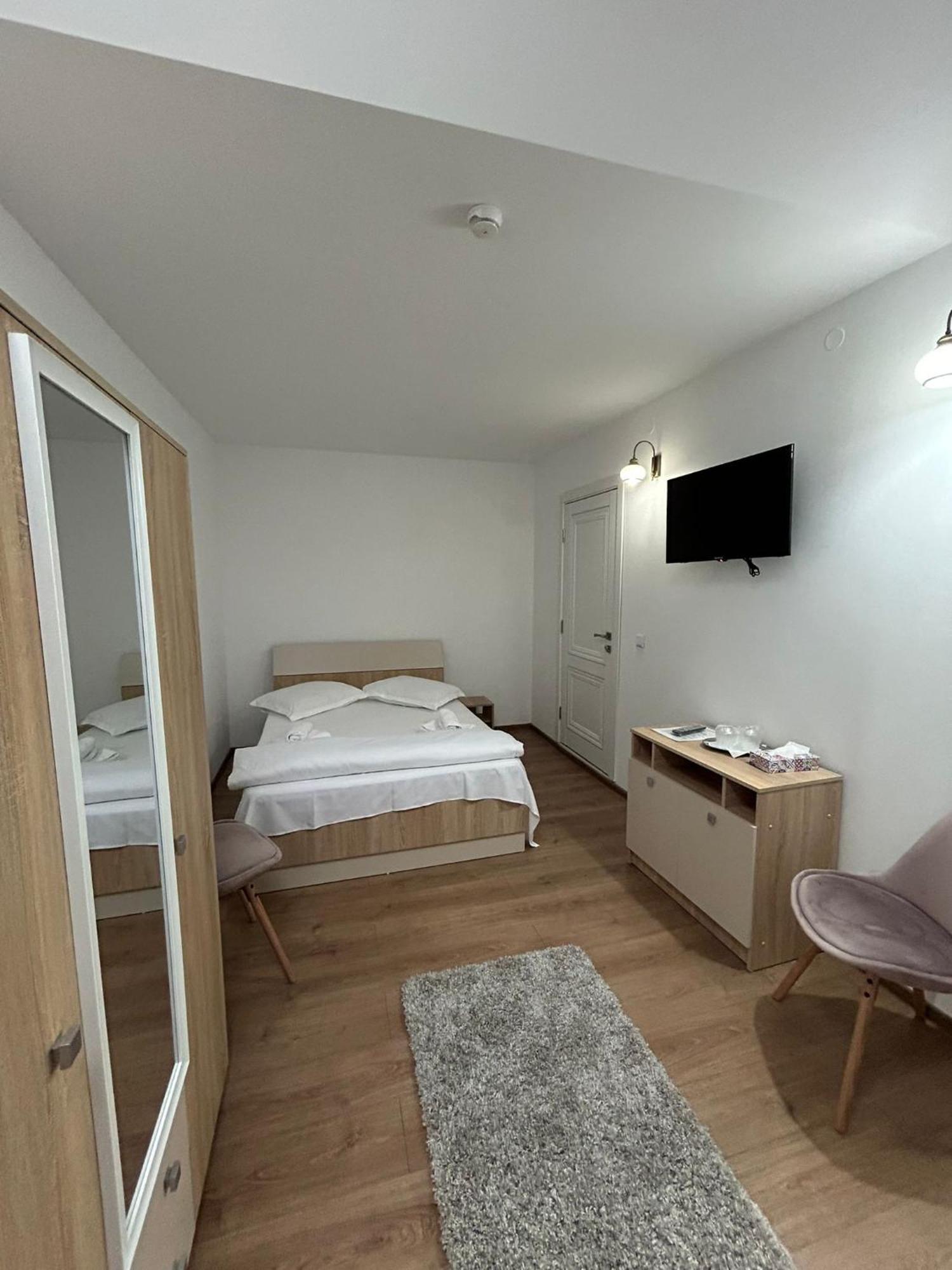 Complex Zeus Hotel Leresti Eksteriør billede