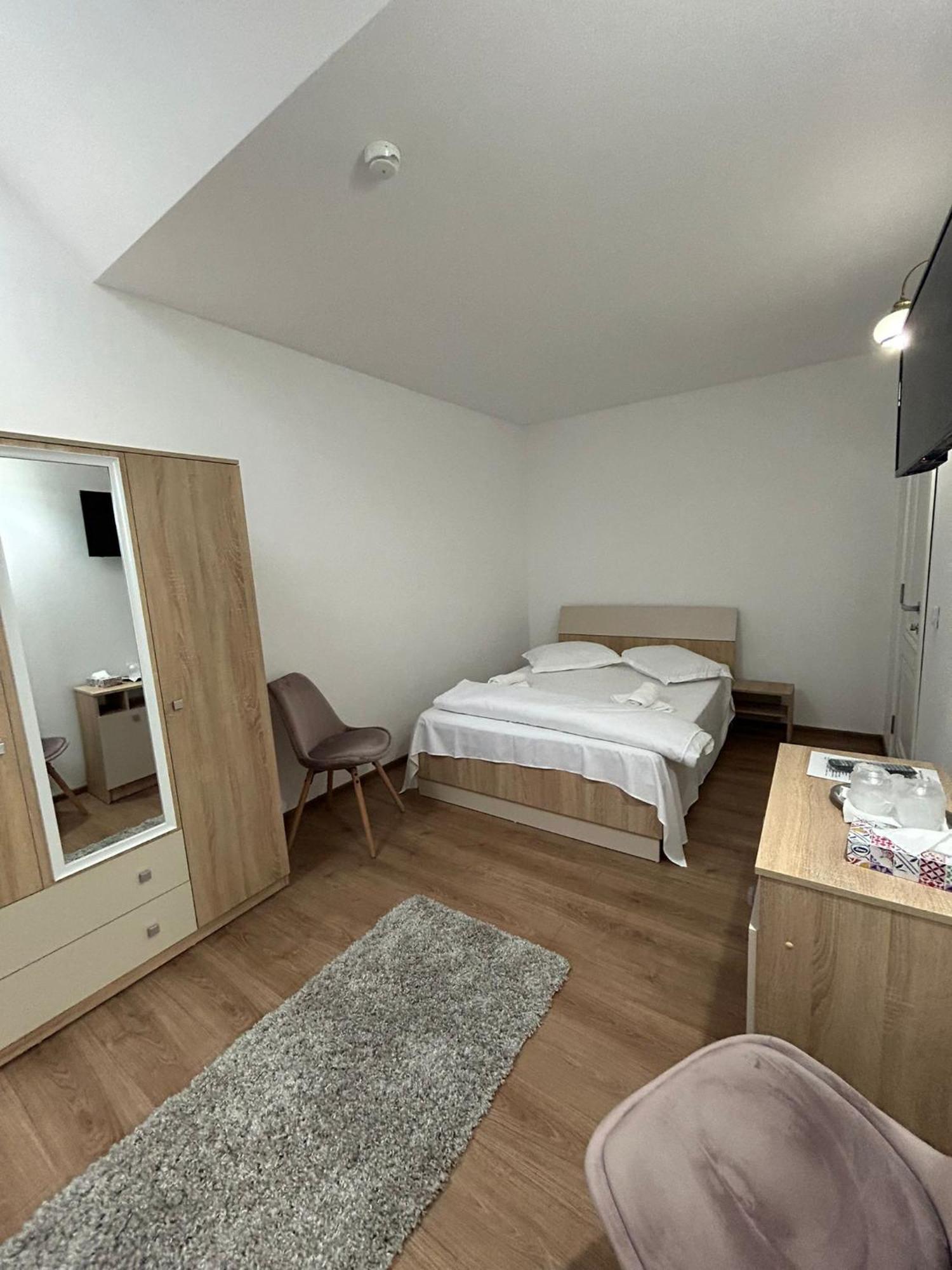 Complex Zeus Hotel Leresti Eksteriør billede