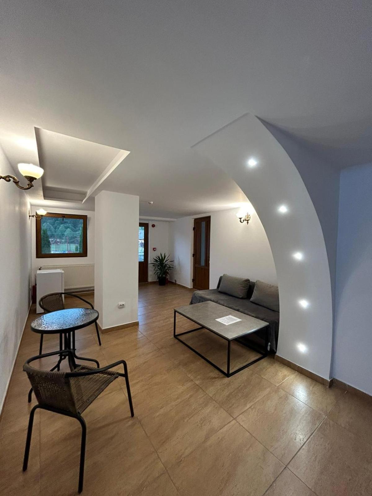 Complex Zeus Hotel Leresti Eksteriør billede