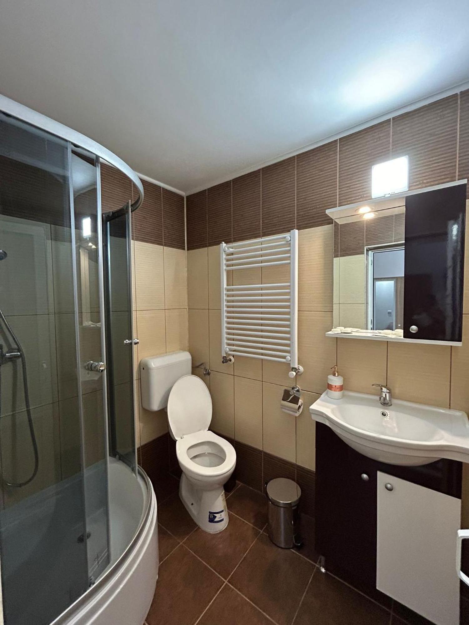 Complex Zeus Hotel Leresti Eksteriør billede