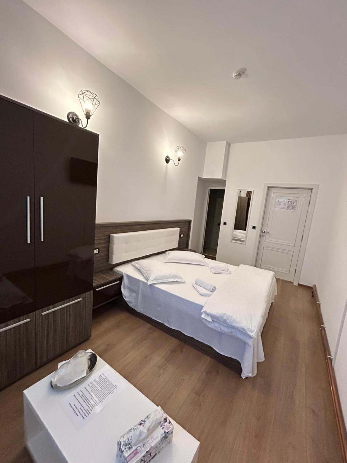 Complex Zeus Hotel Leresti Eksteriør billede