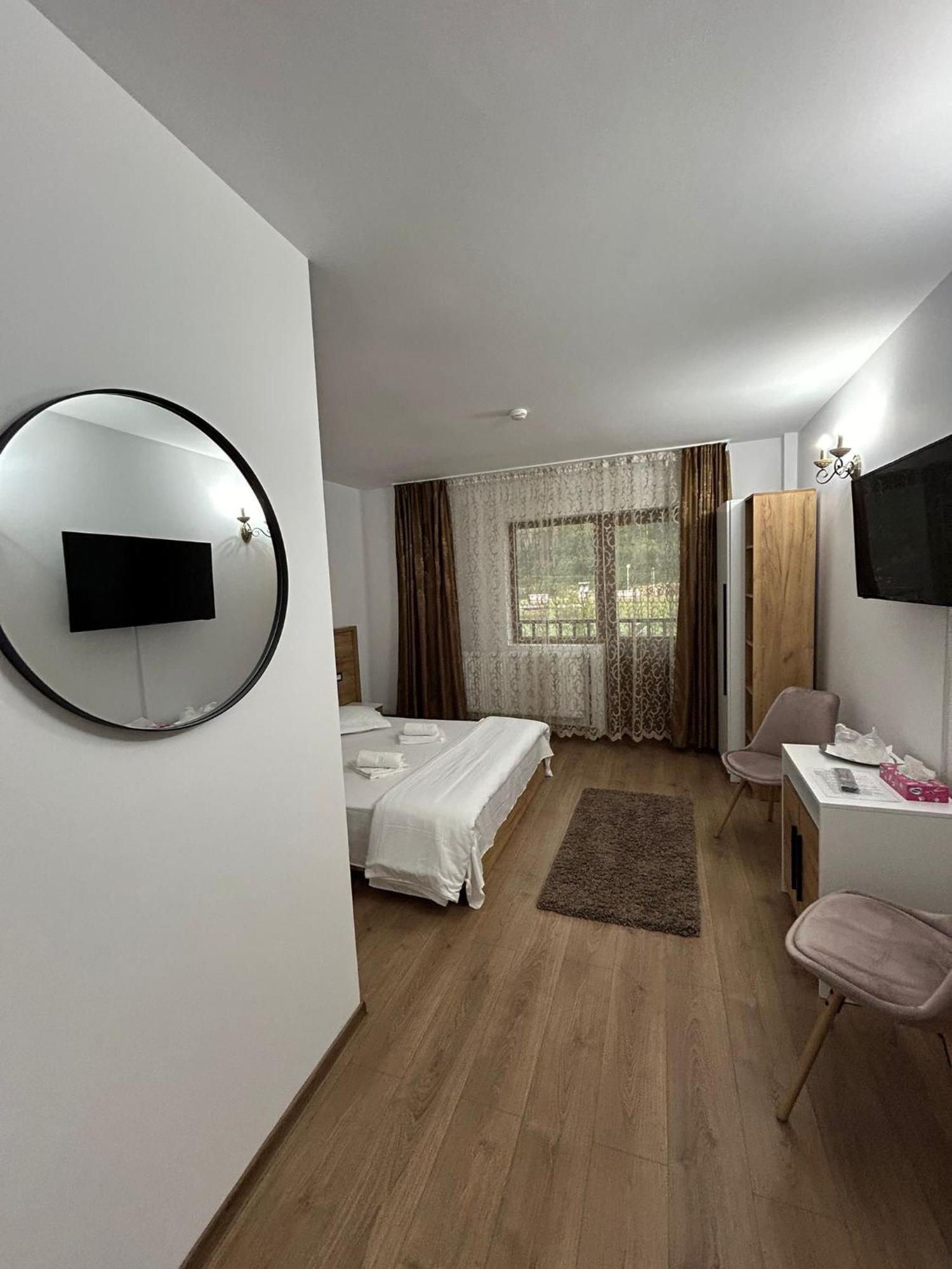 Complex Zeus Hotel Leresti Eksteriør billede