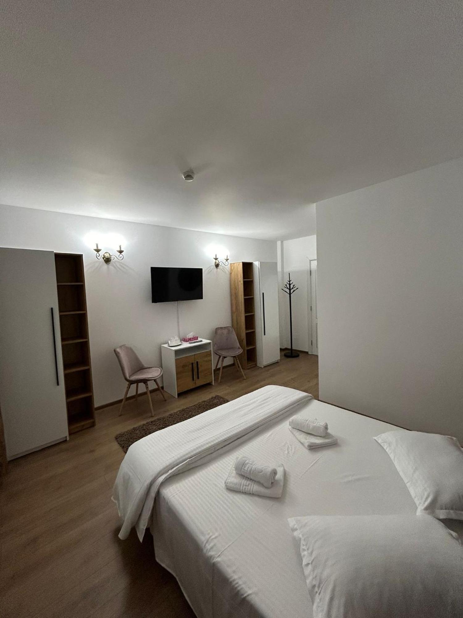 Complex Zeus Hotel Leresti Eksteriør billede