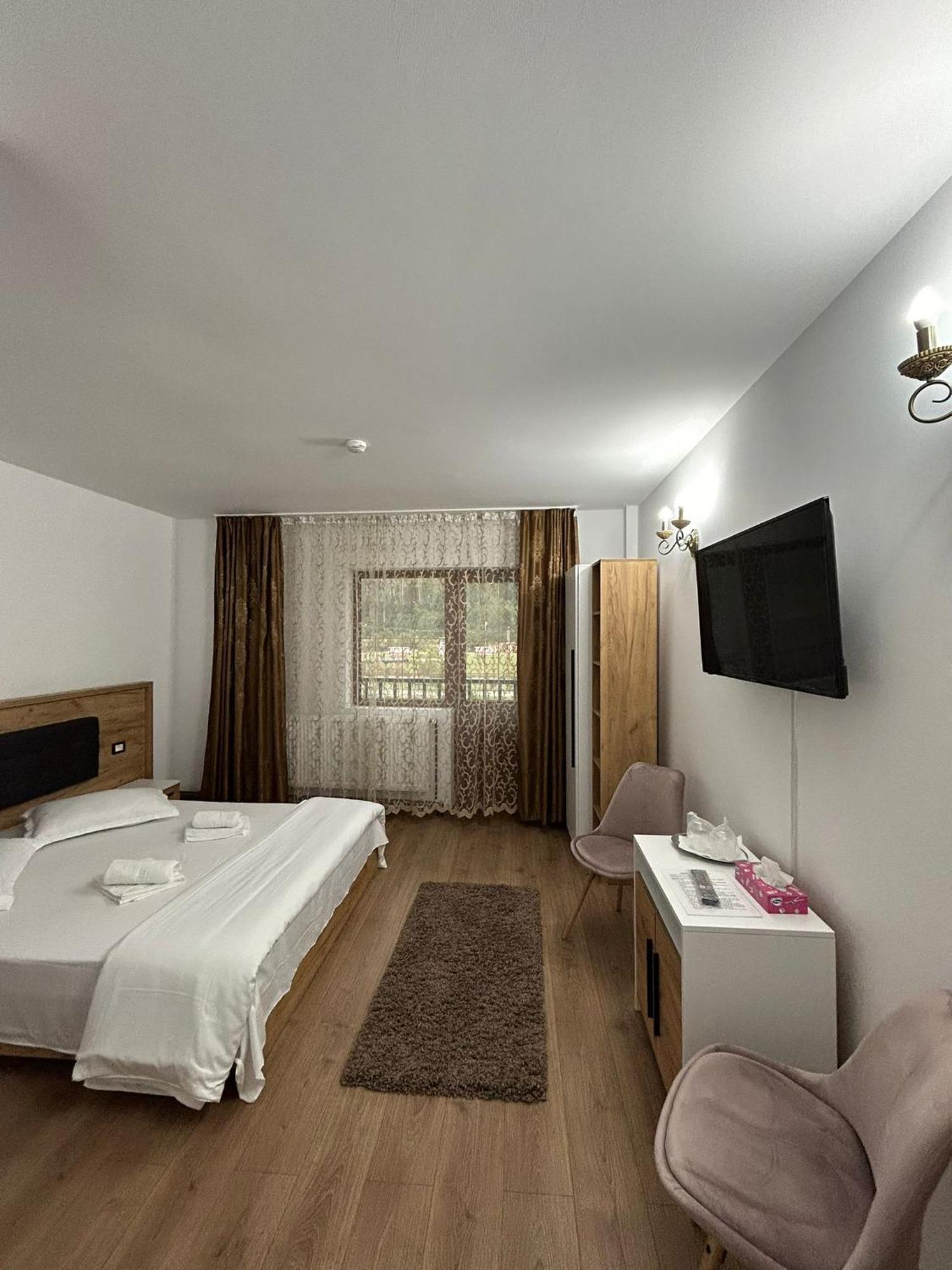 Complex Zeus Hotel Leresti Eksteriør billede